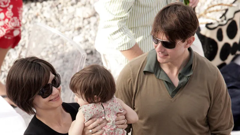 Suri Cruise Reportedly Drops Fathers Surname, Becomes Suri Noelle