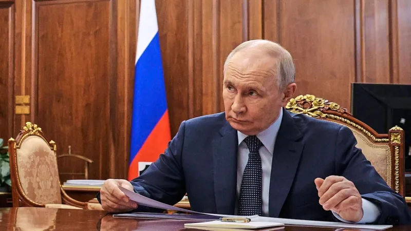 Kremlin Insiders Warn: Putin Prepares Ukraine War Escalation