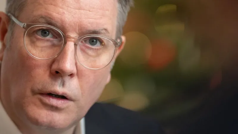 Merz Sparks Outcry Over Pervasive Mistrust of Sick Workers
