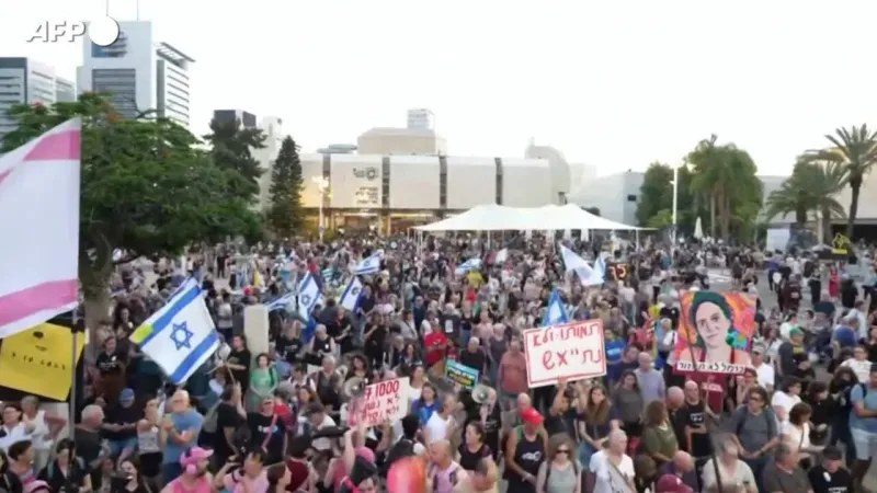 Tel Aviv Crowds Mark 1,000 Days Since October 7 Attacks