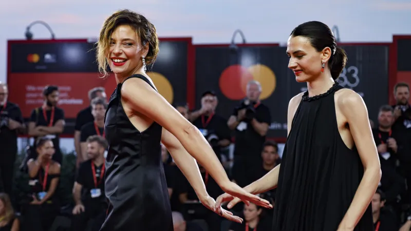 Burstyn Hails Women's Progress As Venice Festival Unfurls Diverse Cinema