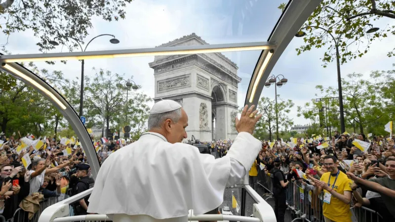 Pope Leo XIV Draws 800,000 in Paris, Urges Faith