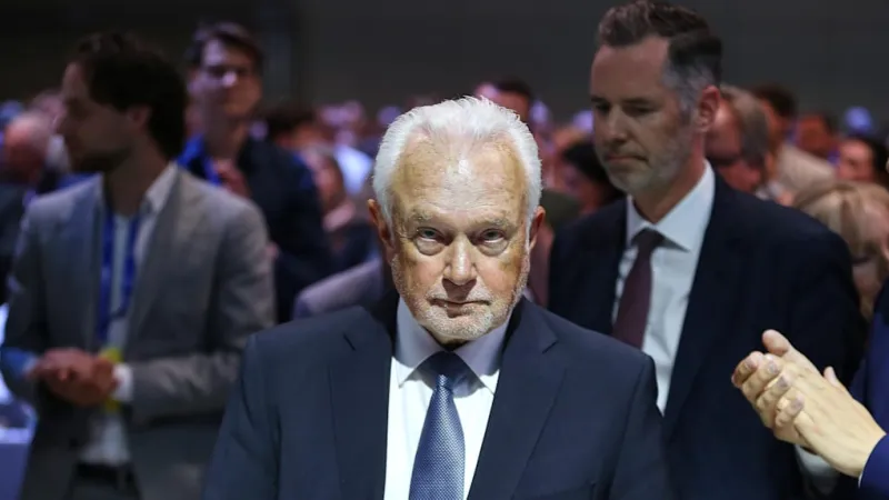 Kubicki Prevails in FDP Power Struggle, Party Comeback Remains Precarious