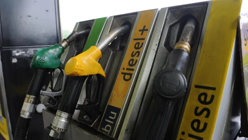Fuel Prices Surge After Excise Tax Cuts Expire, Full Tank Up €3