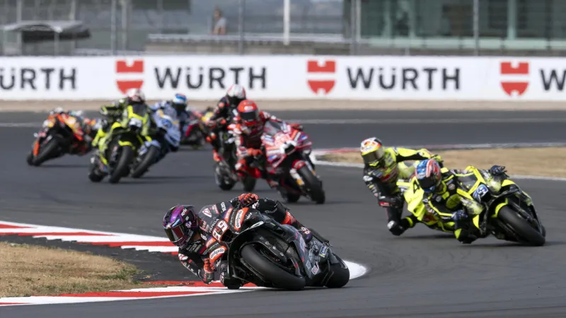Fernandez Dominates Silverstone MotoGp, Aprilia Sweeps Podium