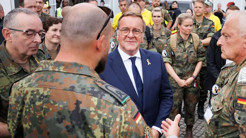 Pistorius Defends Volunteer Military Amid Conscription Protests at Reichstag