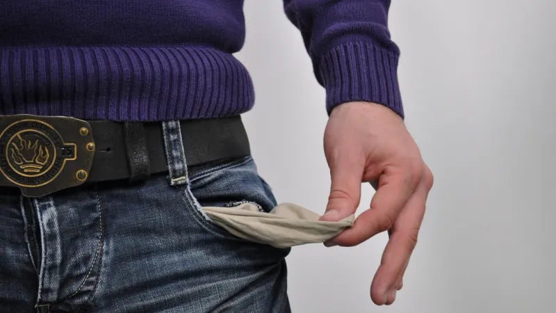 Financial Hardship Accelerates Brain Aging, UK Study Reveals
