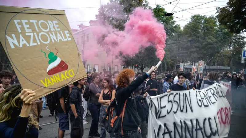 Turin Protest Against Vannacci Intensifies, General Calls Opponents Antidemocratici