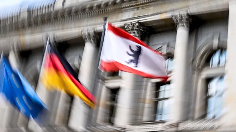 German State Premiers Threaten Berlin Funding Amid Left-Wing Extremism Fears