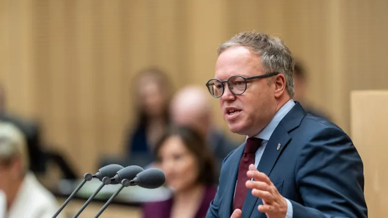 Voigt Demands State Input on Federal Reforms, Targets AI Controls