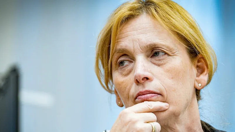 Berlin Minister Demands Parental Accountability on Child Smartphone Impact