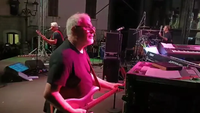 Nomadi Honor Guccini with Poignant "Dio E Morto" Performance