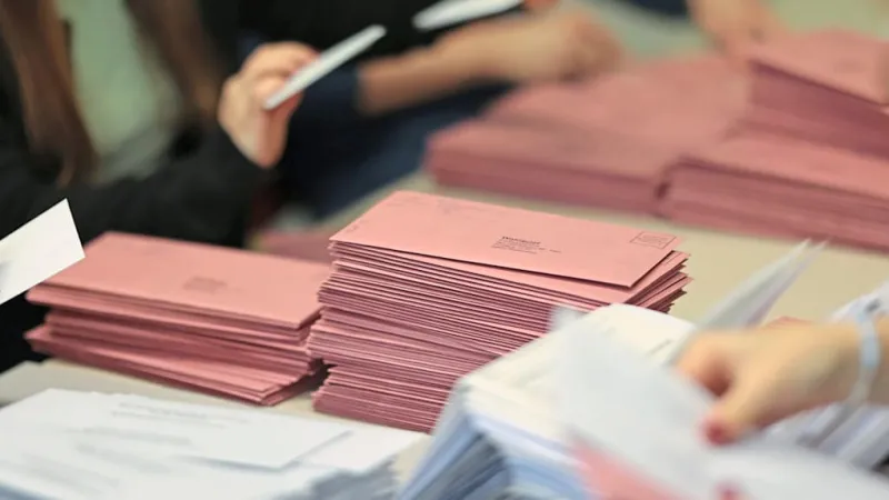 Elderly Patient's Mail-In Vote Sparks Dessau Fraud Inquiry