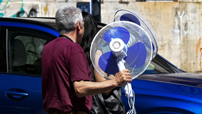 French Shoppers Brawl for Lidl Heatwave Discounts As Temperatures Soar