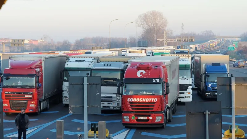 Sicilian Truckers Halt Ports Amid Government Silence on Grievances