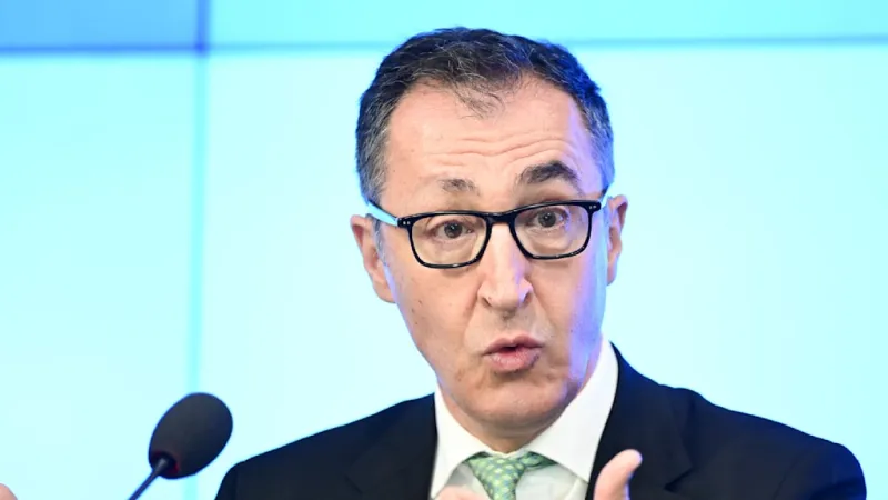 Özdemir Blasts Islam Groups for Avoiding Islamism Post-CSD Attack