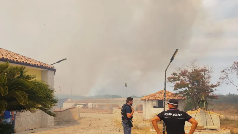 Gargano, Molise Engulfed: Wildfires Force Mass Tourist Evacuations