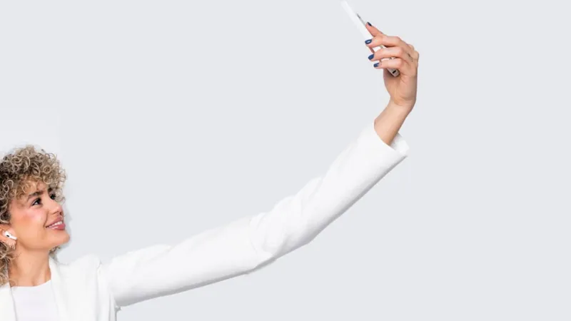 Bavarian Surgeon Offers Radical Arm Lengthening for Selfie Perfection