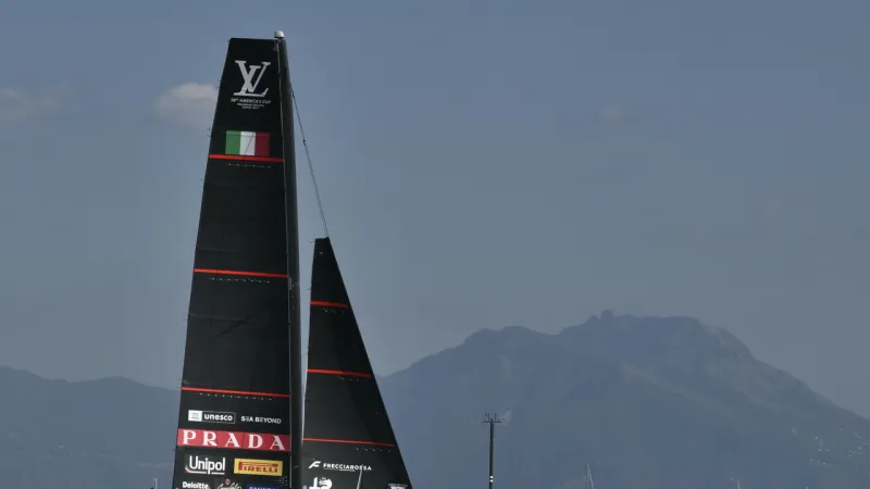 Luna Rossa Dominates New Zealand to Secure Napoli Regatta Victory