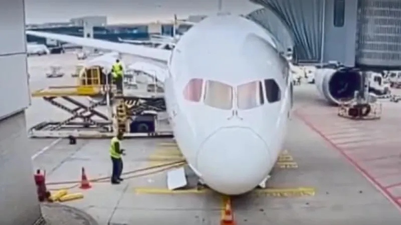 New Lufthansa Dreamliner Nose Gear Collapses at Frankfurt Airport