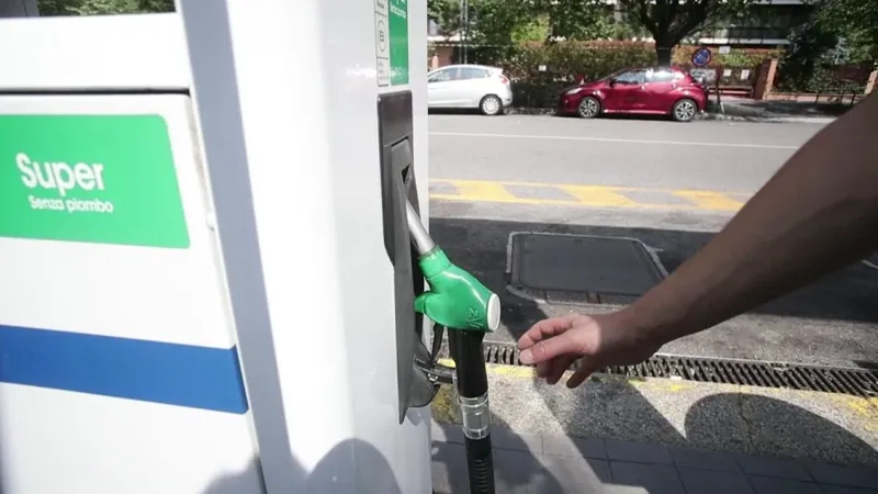 Italy Extends Fuel Tax Cuts; Drivers See Immediate Savings