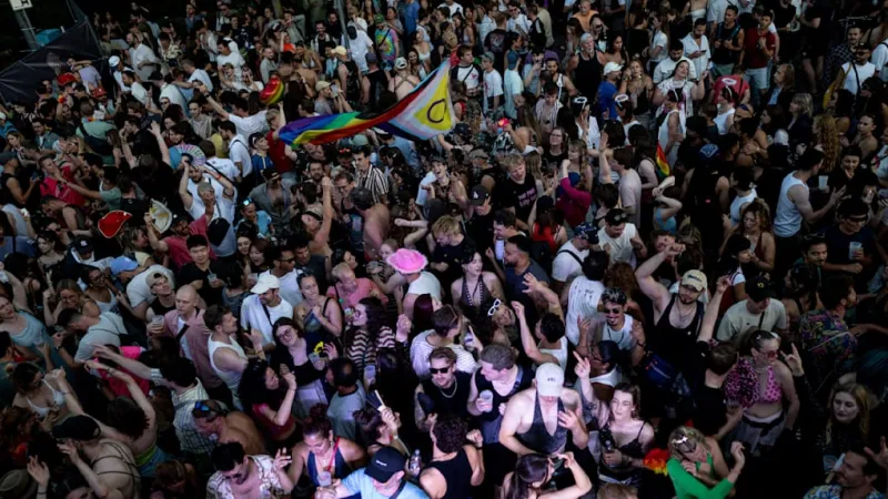 Driver Plows Into Berlin CSD Crowd; Police End Rally Early