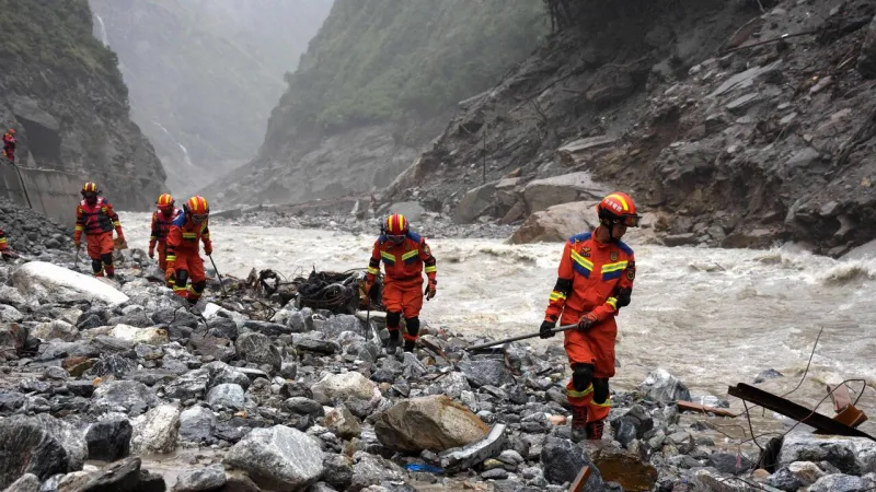 Nepal Floods: Child Climbs to Safety, Reuters Crew Aids Emotional Reunion