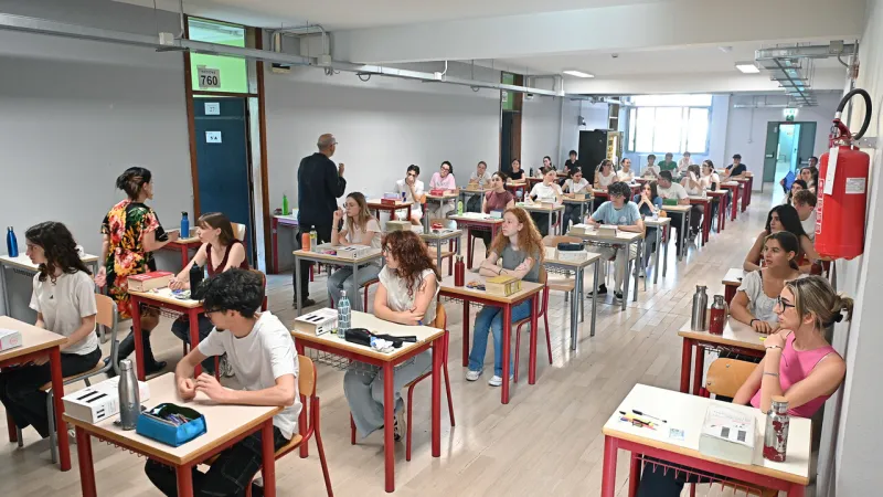 Italian High School Honors Soar; Southern Regions Lead Surprising Trend