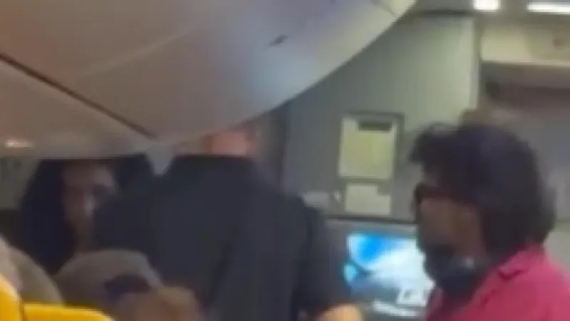 Italian Singer Renga Removed from Brindisi Flight After Dispute