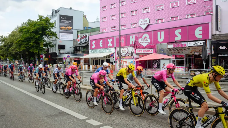 Cyclassics Victory Marred by Amateur Rider's Tragic Death in Hamburg