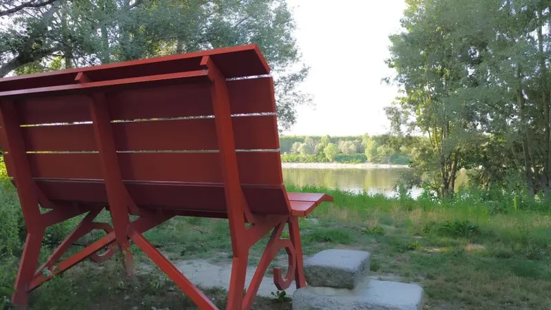 Panoramic Giants: Italy's Big Benches Beckon Tourists from Alps to Apulia