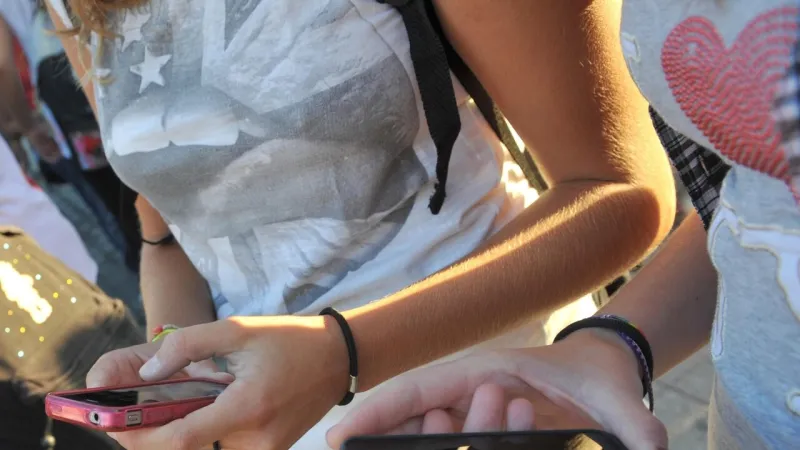 Early Social Media Use Linked to Lower Academic Scores