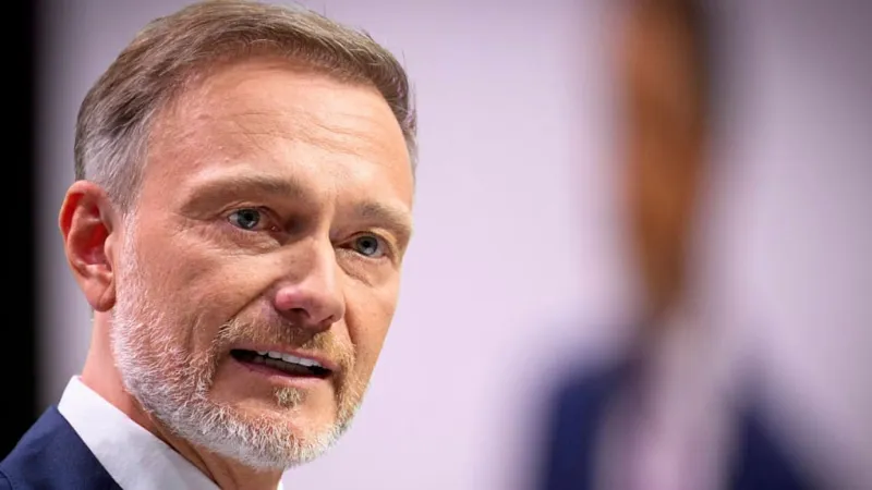 Lindner Assails Chancellor Merz Over Pension Reform Amid Looming SPD Strife