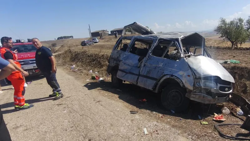 Fatal Foggia Van Crash: Farm Laborer Dies, Nine Hurt