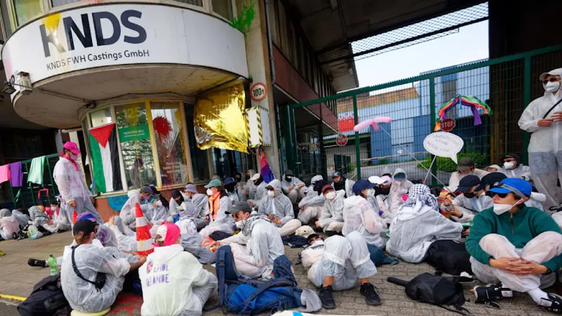 Activists Disrupt Muelheim Tank Factory, Prevent Worker Entry