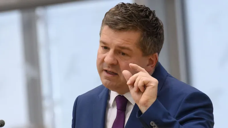 Former Leaders Challenge Schulze on Left Party Alliance in Sachsen-Anhalt
