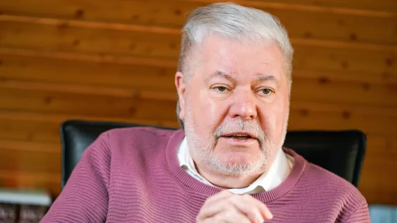 Former SPD Leader Warns Germany Nears Weimar Republic Parallels