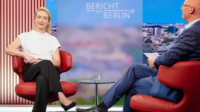 Left Party Leader Condemns Government Social Cuts, Vows Berlin Resistance