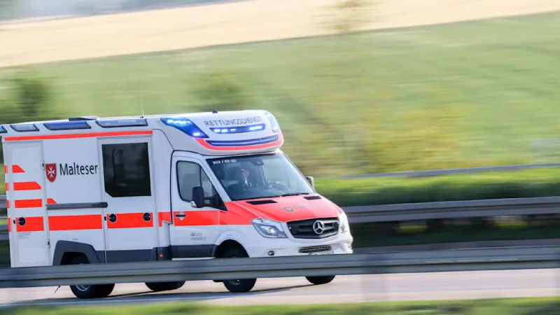 Großefehn: Motorcyclist Critically Injured in Devastating Accident