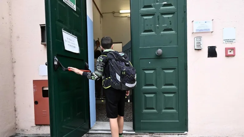 Bus Driver Strands 11-Year-Old for Forgotten Pass, Sparks Outrage in Turin