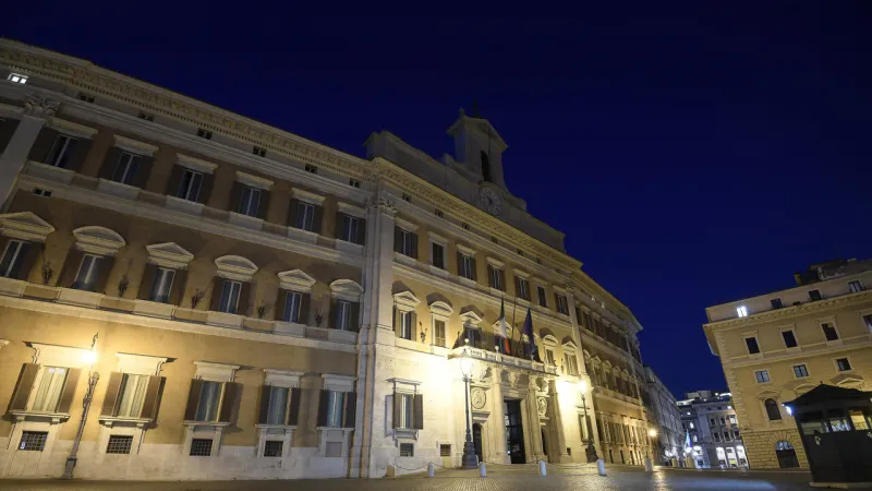 Italian Coalition Pushes Year-Long Delay for Mini-Package Tax