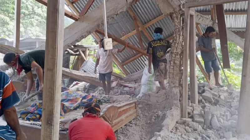 Deadly Quake Rocks Indonesia, Triggers Tsunami Warning, Evacuations