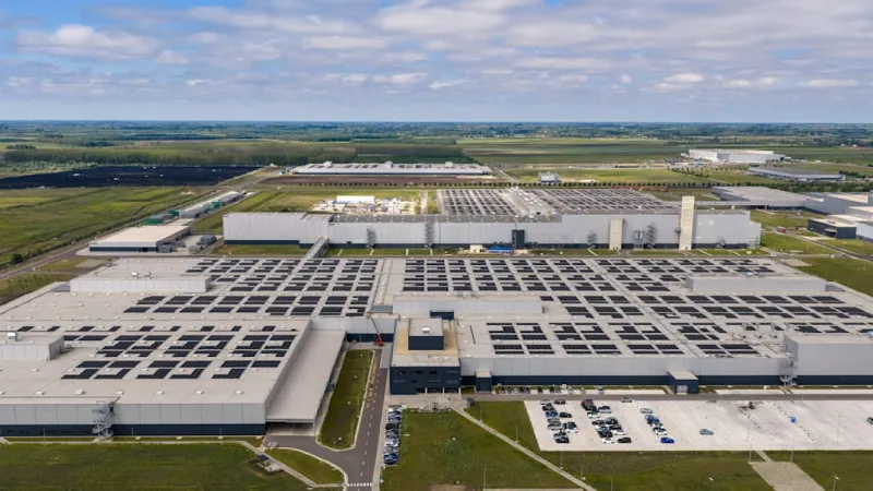 Hungary Power Crisis Threatens BMW, Mercedes Production Amid Outage