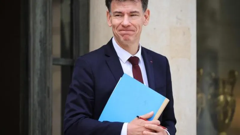 France Launches Mission to Regulate University Alternative Medicine Programs