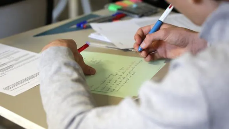 Baccalaureate Spelling Standards Unchanged Despite Minister's Firm Stance