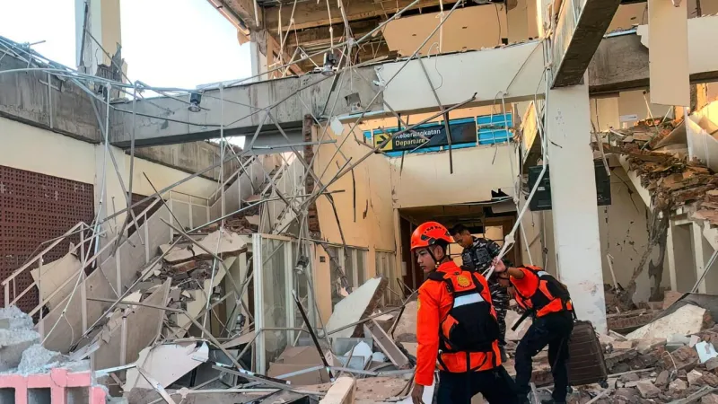 Deadly 7.7 Quake Jolts Indonesia; Death Toll Climbs to 38