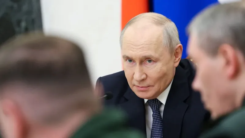 Putin Covertly Mobilizing 500,000 Troops, Zelensky Warns Europe