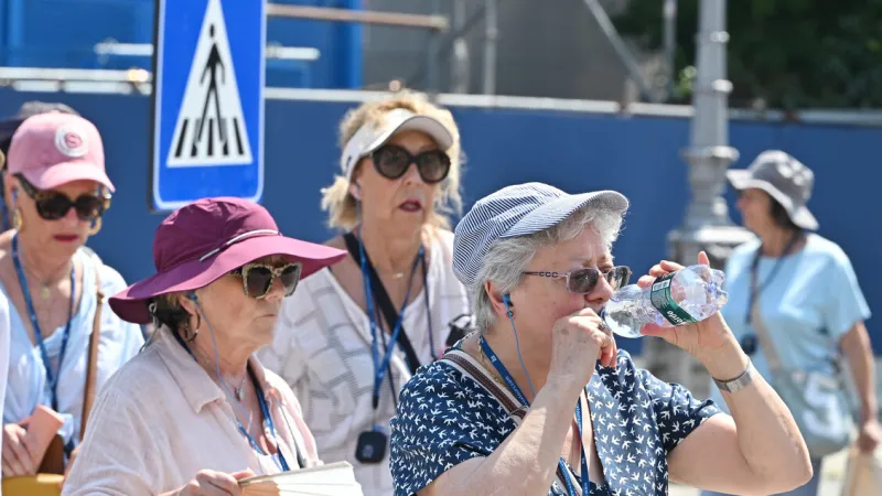 Europe Endures Record Heat: 193 Million Threatened, 12,000 Deaths Feared
