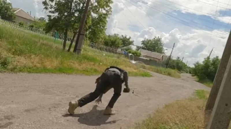 Perilous Evacuations: German Aid Workers Brave Ukraine's Frontline Death Zone