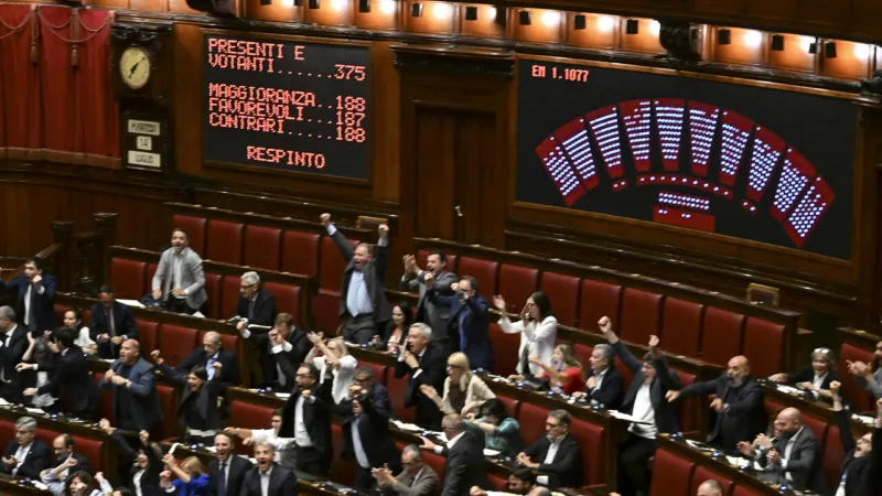 Italian Government Defies Setback, Vows to Complete Term
